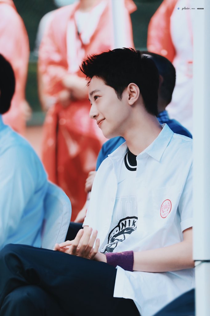 pluie0923's tweet photo. 200622 开机

#라이관린 #賴冠霖 #LaiKuanlin https://t.co/UIvaSIgy1Y