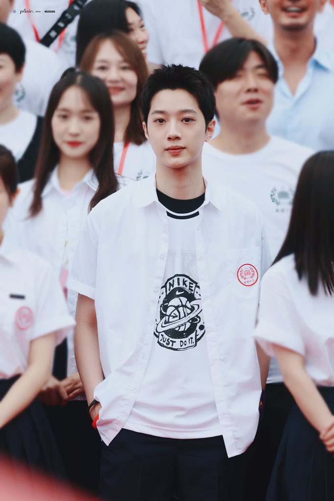 pluie0923's tweet photo. 200622 开机

#라이관린 #賴冠霖 #LaiKuanlin https://t.co/UIvaSIgy1Y