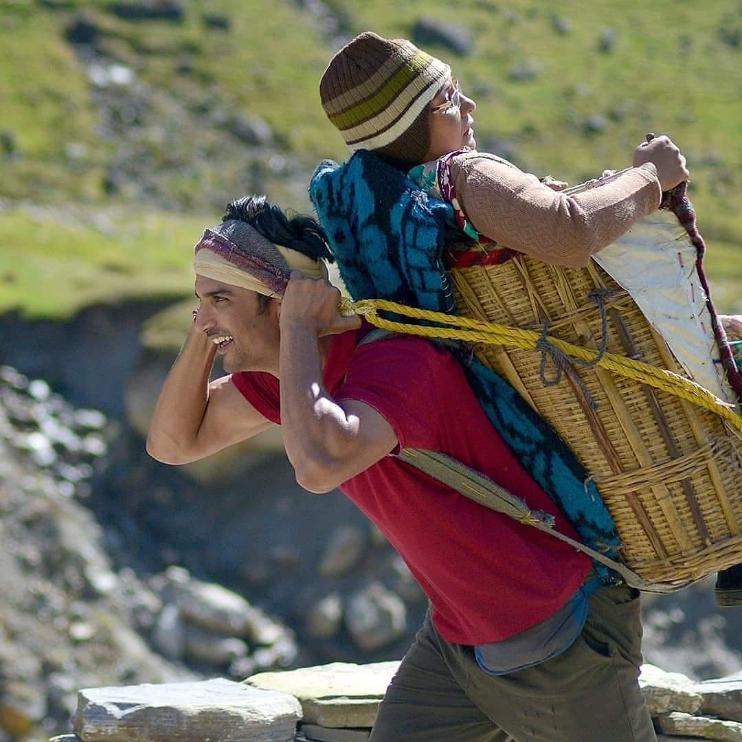 FoodBusiness's tweet photo. Remembering The Legend! 💔 🌼🌸

#shushantsinghrajput #kedarnath https://t.co/v2IwSYxqZ7