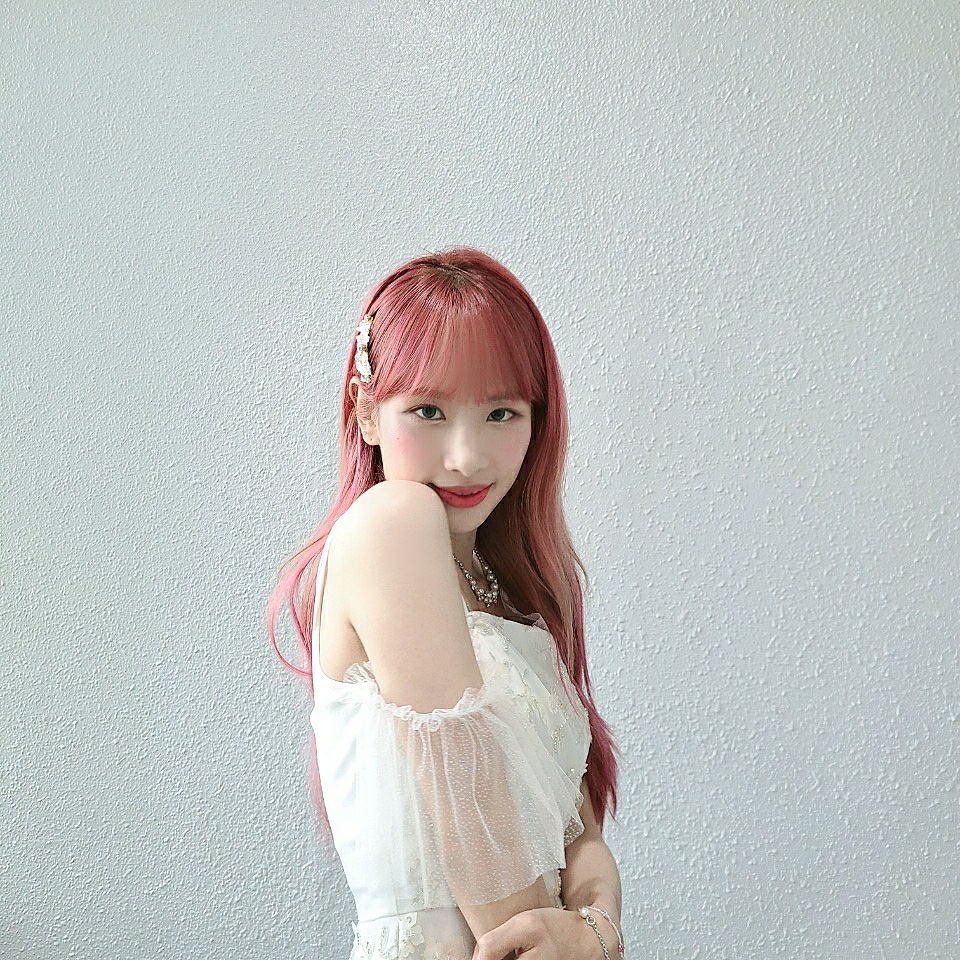 [#우주소녀 #설아]
인기가요에 나타났던 백조?