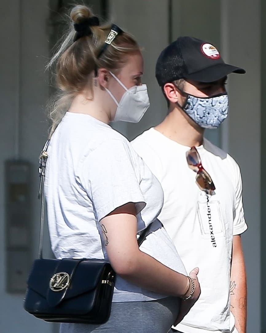 X \ best of sophie turner على X: 📸 Sophie Turner and Joe Jonas out in Los  Angeles on January 22, 2020.