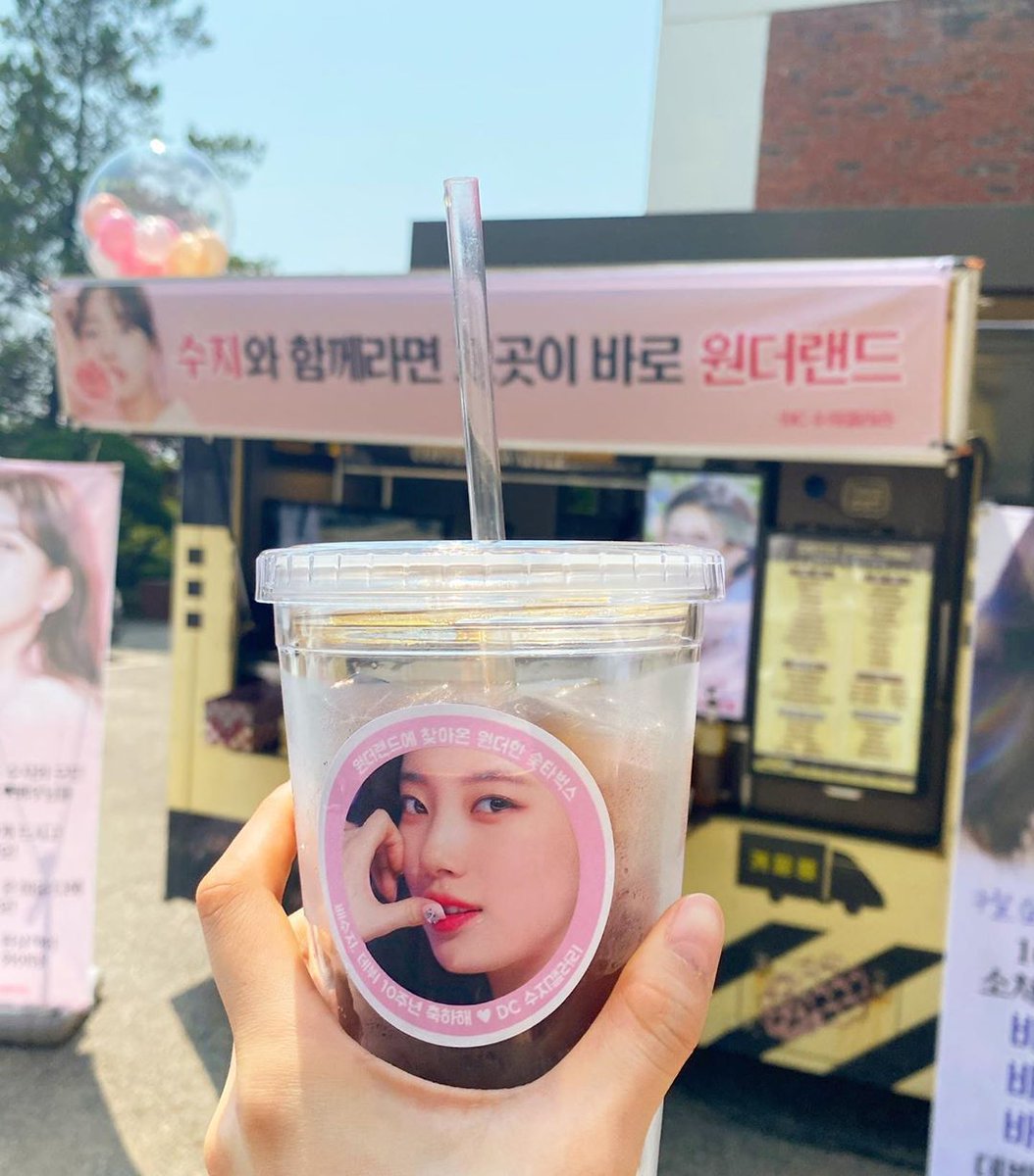 baevsuzy's tweet photo. – #숮님 

Can’t believe it ! Thank you ! I’ll cheer up while filming ! 🤍💜 ! ! ! (Happiness) (Thanks) https://t.co/fqs7nrFqBf