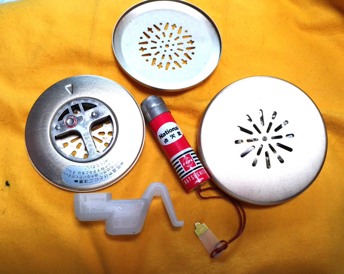 てっちゃん そろそろカフェ復活したいな ﾟ ﾟ ﾟ素晴らしい ウチにも昔 ハクキンカイロ 有りましたが 子供には点火が難しい為 よく使うのは ナショナル黄金カイロ でした ちなみに今は Zippo製のハクキンタイプの物です T