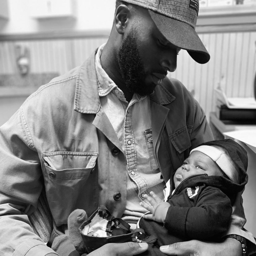 KeMSouL88's tweet photo. 🦚 Happy Father’s Day from me &amp; Lando 🦚
🙇🏾‍♂️The 1st of many to come baby boy; Your here now my son, the world is your field of play, space to grow, &amp; place to earn. 🙇🏾‍♂️
In my arms or standing next to me we’ll grow and learn together. Love you baby boy 💕💙
#fathersday2020 #DaBaby https://t.co/UBR3S1hjKc