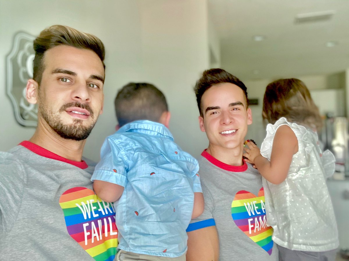 AlexanderTorr3s's tweet photo. 👱‍♂️+🧔+👧+👦=👨‍👨‍👧‍👦 https://t.co/mC6f3OF5yY