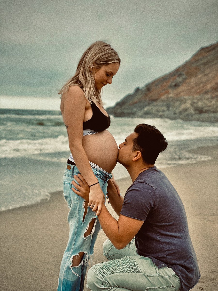 awontan's tweet image. I announced I’m having a baby on Instagram and I’m losing followers... maybe twitter will appreciate it