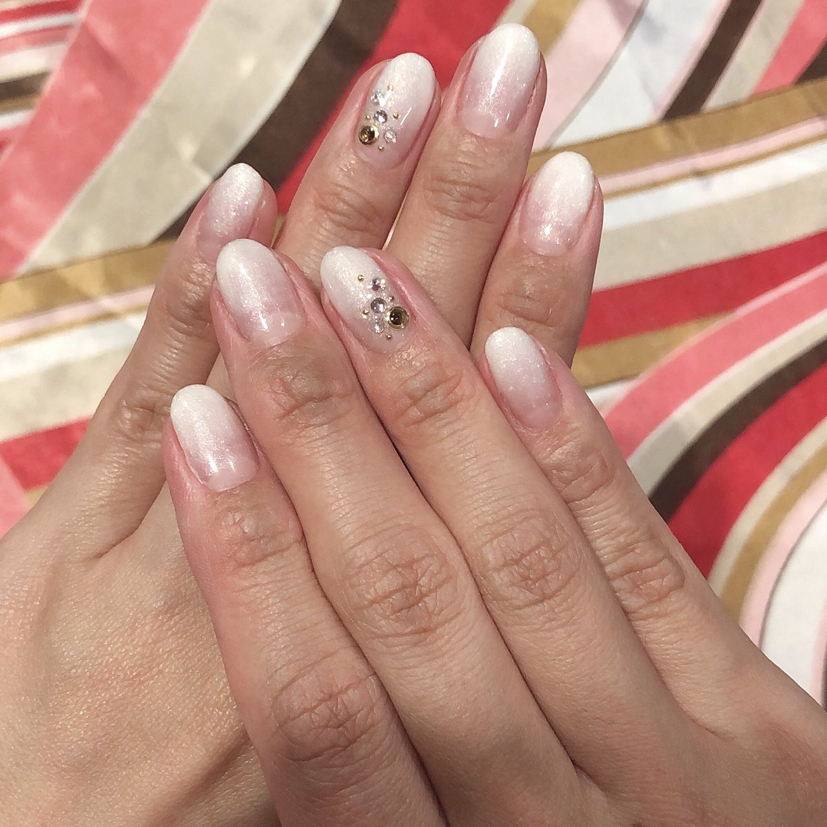 白グラデーションネイル