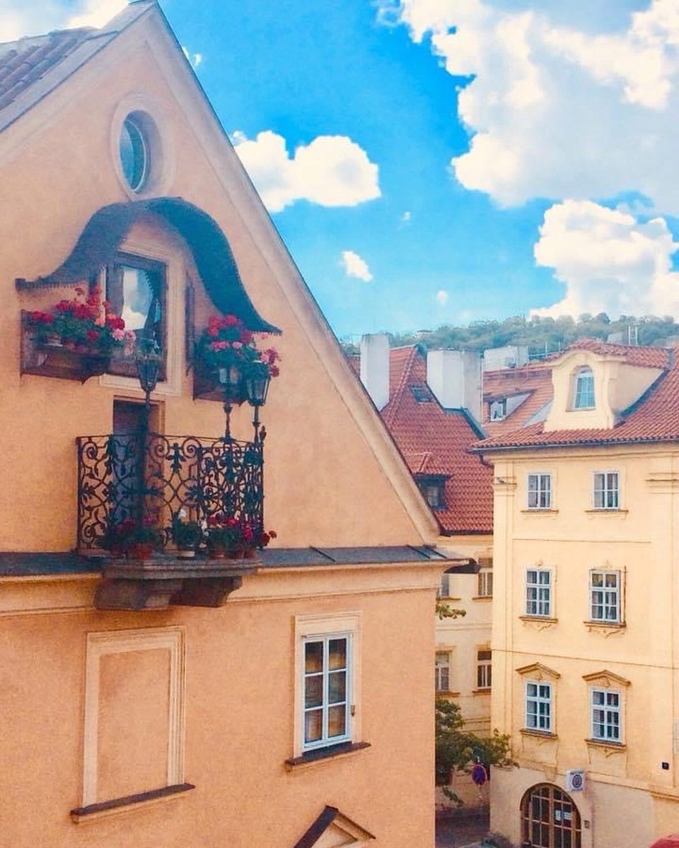 careyonwanderin's tweet photo. 📍Prague 
It’s the most surprising fairytale. I thought it would be all stag weekends away but it was overflowing with colour, character and romance. Lovers Bridge in the Mala Strana district is well worth the wander into the Old town 🌹🇨🇿
#allyouneedislove #visitprague https://t.co/E6M09aOUZ5
