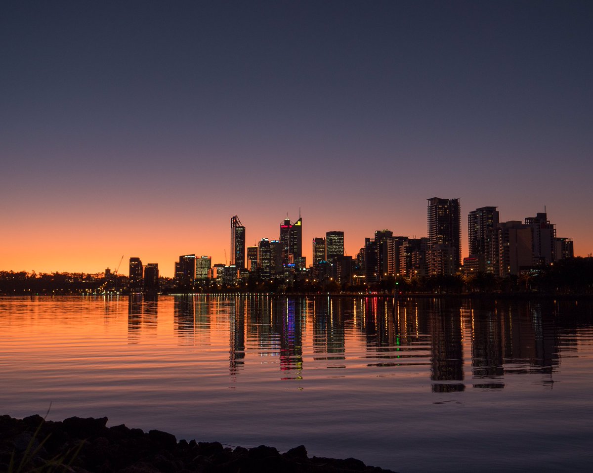 PerthPropertyWA's tweet photo. Reflections on the Swan River
.
.
.
#perth #perthproperty #perthrealestate #realestate #realestatebroker #realestateagent #cityofperth #kewdale #burswood #rivervale #pertheconomy https://t.co/xf7EtKX6dY