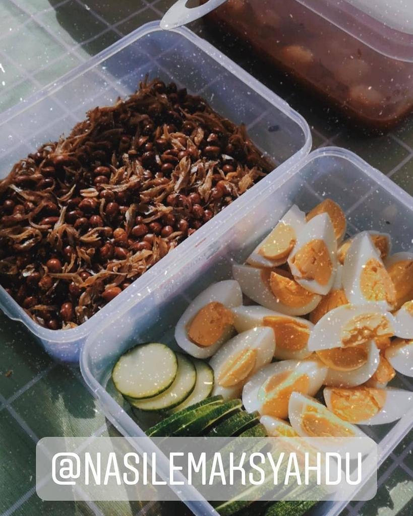 myrulzain's tweet photo. #NasiLemakSyahdu (waze : Western cafe taman bukit Cheras) https://t.co/yeJWtJmCve