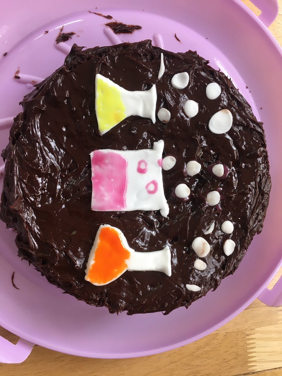 ThornhillDerry's tweet photo. Two more fantastic entries for our #ScienceBakeOff Competition. Today’s entries are from Roisin in 8D who created an ‘Alien Moon Head’ cake and Amy in 8F who has decorated her chocolate cake with some chemical reactions!! Well done girls! 👏👏👏👏 #TastyScienceTreats https://t.co/86wa9H10QW