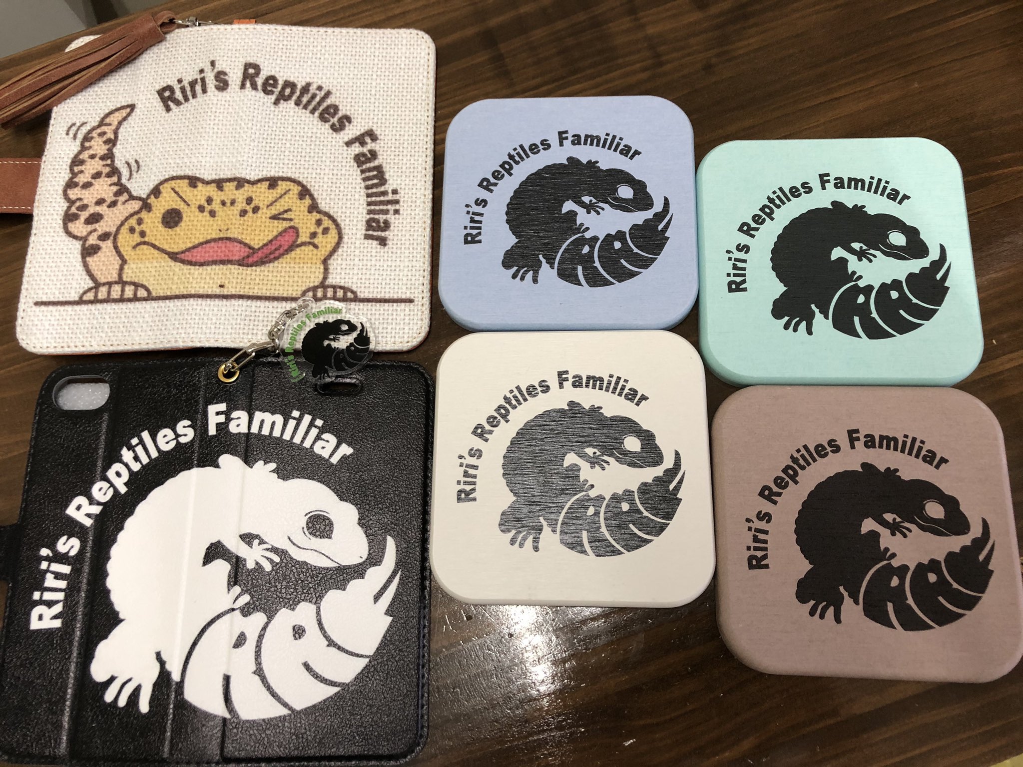 旭川爬虫類ショップ Riri S Reptiles Familiar オリジナルグッツ続々 携帯ケース 珪藻土コースター キーホルダー 携帯ケース キーホルダーは要予約です リリズレプタイルズファミリア 旭川爬虫類