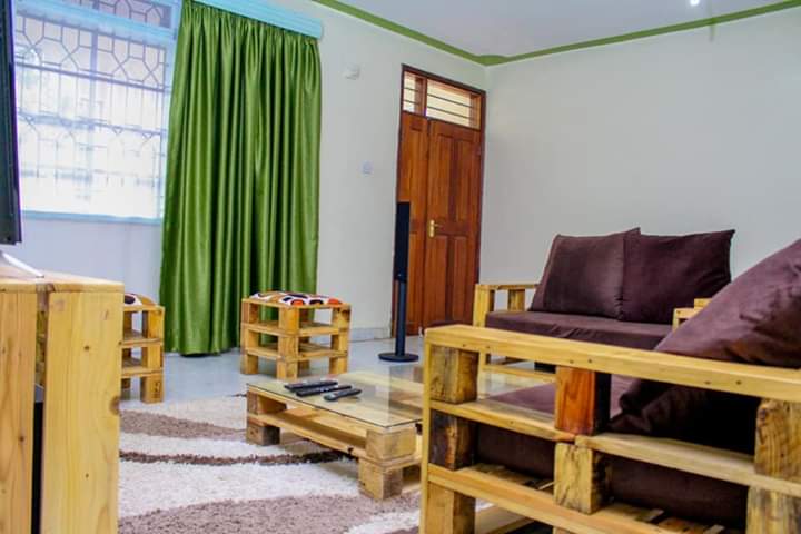 vivian_kobe's tweet photo. Fully furnished 3BHK apartment in Milimani, Kisumu available for short/Long stay rental. It is private, spacious, master ensuite with ample parking, high speed wi-fi &amp; 24hr security.

Our next guest maybe on your timeline...RT🙏🙏

#VirusiSafarini #HowYouLikeThat https://t.co/72n6Ncj0NJ