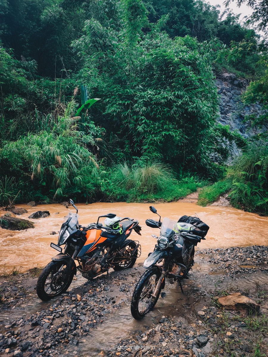 AssamBikers's tweet photo. Some amazing off road fun, best experienced with bikes like the @HeroMotoCorp Xpulse 200 &amp; the @KTM_India 390 Adventure.⁣
⁣
Unseen Trails and route map on @kogotrips
📸 IG/mototripperco ⁣
⁣
#AssamBikers #HeroMotoCorp #Xpulse200 #KTMSixmile #KTM390Adventure #NortheastIndia https://t.co/SJMYpeVoUx