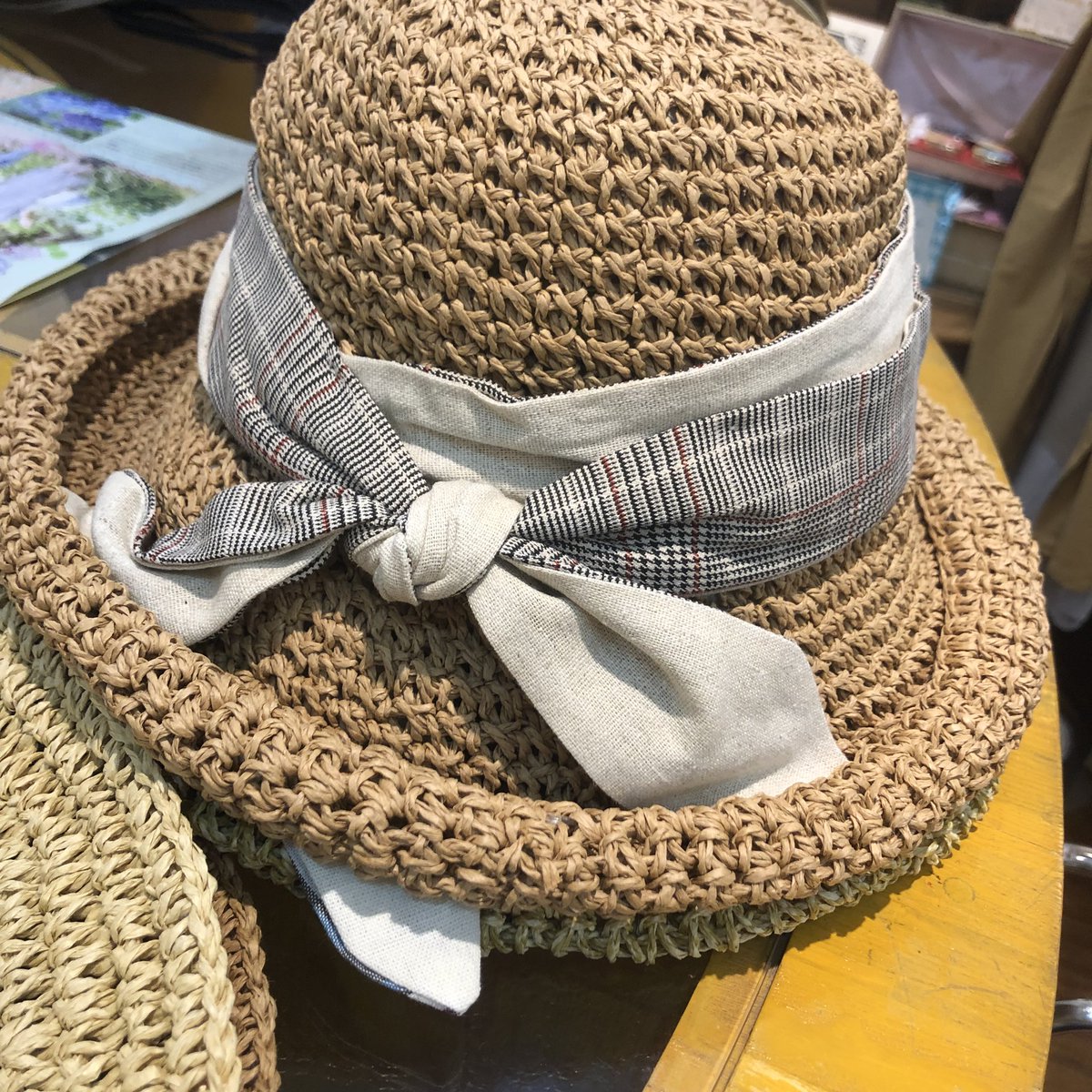 crystaljoy_hon's tweet photo. 夏物帽子沢山入荷しております♪
紫外線対策にいかがですか？

写真のものは全部1500円＋税

その他にも1500円で他のデザイン、2500円、2800円などの帽子もあります！ https://t.co/wH6ejS8BhJ