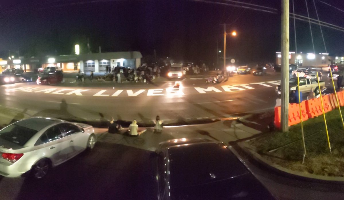 search4swag's tweet photo. #FlorissantProtest
#CenterLaneWars
#BlackLivesMatter https://t.co/y7QnwW9WPu