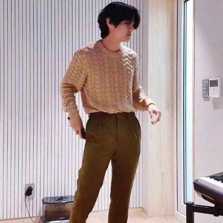 taehyung having his shirt tucked in—a thread