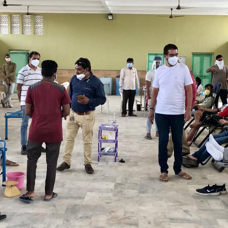 binadesai12's tweet photo. Blood donation 🩸 by Patan club during COVID time on Blood Donation Day😊
.
.
#BloodDonationDay #blooddonor #socialcause #socialdistancing #covid19 #patan #Gujarat https://t.co/eN4DRiMISu