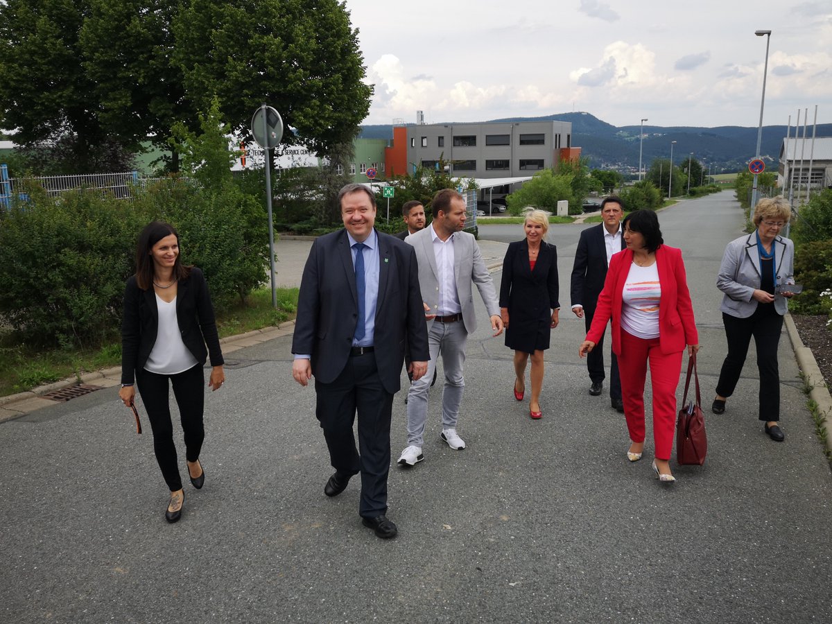 Marion Walsmann, Abgeordnete des europäischen Parlaments, stattete der RSP in Saalfeld einen Besuch ab. Die CDU-Politikerin aus Thüringen war vor allem von unserer Innovationskraft, unseren leistungsstarken Saugbaggern und Engagement in Zeiten von Corona und Brexit begeistert.