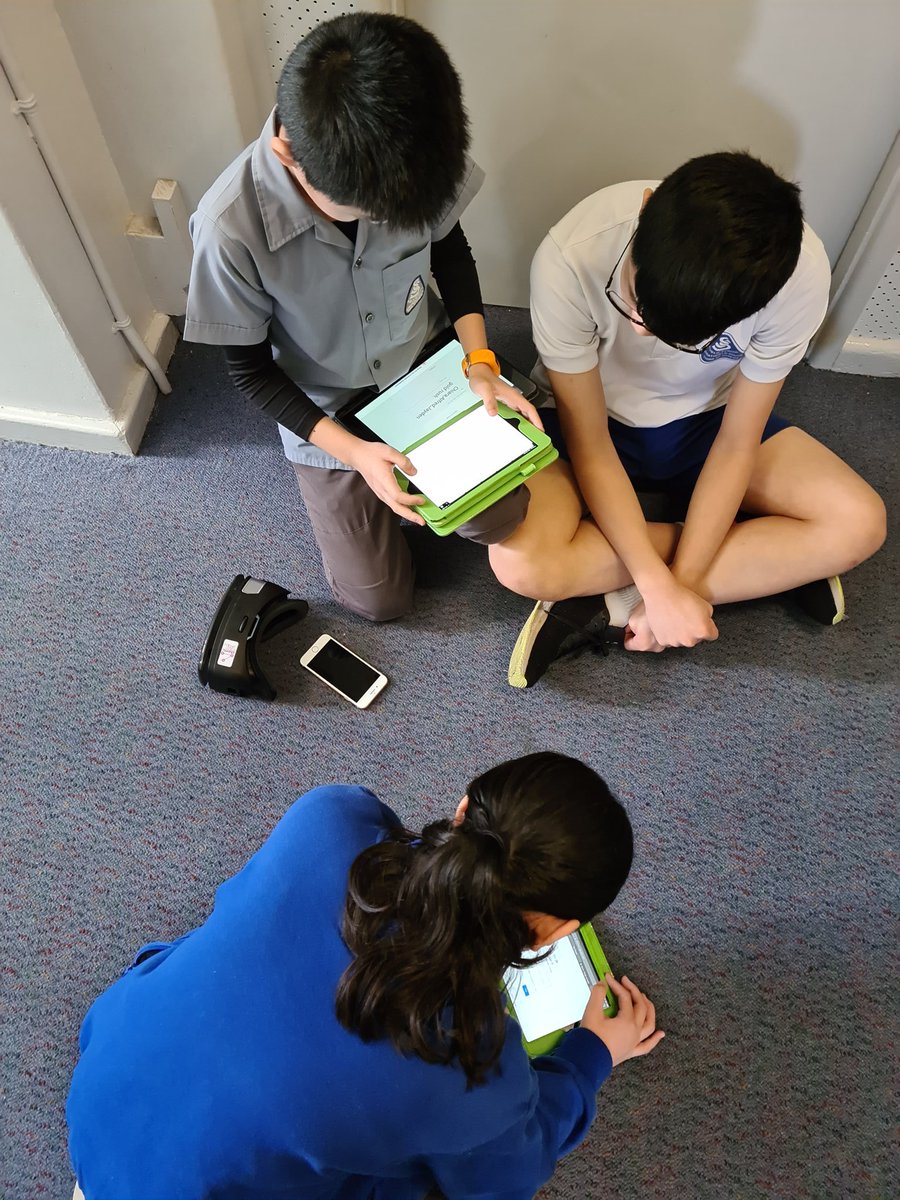 S3M were so excited to use VRs to experience where the goldfields were located during the gold rush #21stcenturylearners <a href="/StrathfieldSPS/">Strathfield South PS</a>