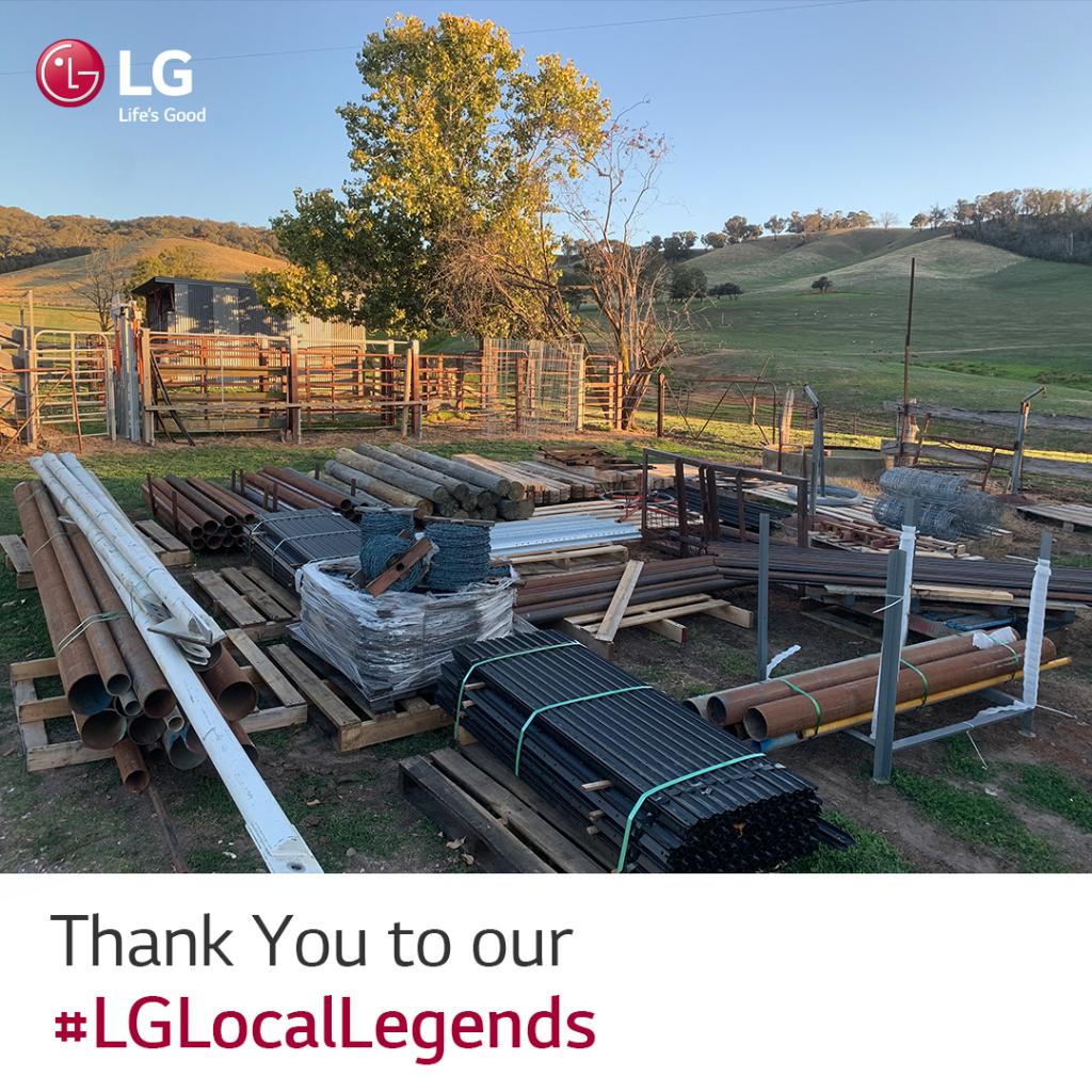 LG_Australia's tweet photo. Jamie Wolf’s Fencing for Fires has been helping communities ravaged by bushfires with hands-on help &amp; supplies to rebuild fences in rural VIC. Trish says "Jamie has been there from the start helping communities. It helps with the mental side of things too" https://t.co/5gdanepRcy https://t.co/NJeA6nc7IV