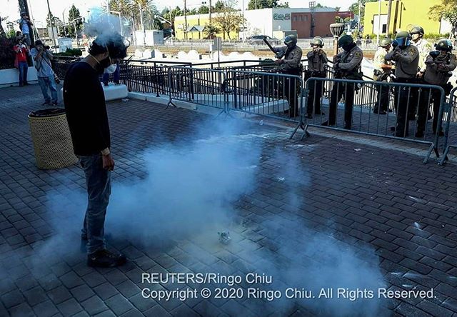 ringochiu's tweet photo. A protest against the death of 18-year-old Andres Guardado and racial injustice in Compton results in police firing pepper balls and rubber bullets at demonstrators. #compton #policebrutality #rubberbullets #pepperballs…

📸 https://t.co/vIpe6hQvl2 via https://t.co/tFiRvDvplH https://t.co/VnRWAyxHVY