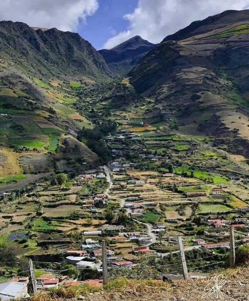 GianlucaCoccon1's tweet photo. El Páramo Gavidia, a 13 km de Mucuchies se encuentra este encantador Páramo, al pueblo de Gavidia se le conoce como pueblo del silencio se dedica a la agricultura y el turismo su tempera es muy baja puede estar a 7° o a 0° fácilmente...Edo Merida VENEZUELA 🇻🇪 🇻🇪🇻🇪 https://t.co/cssQX4Lidd