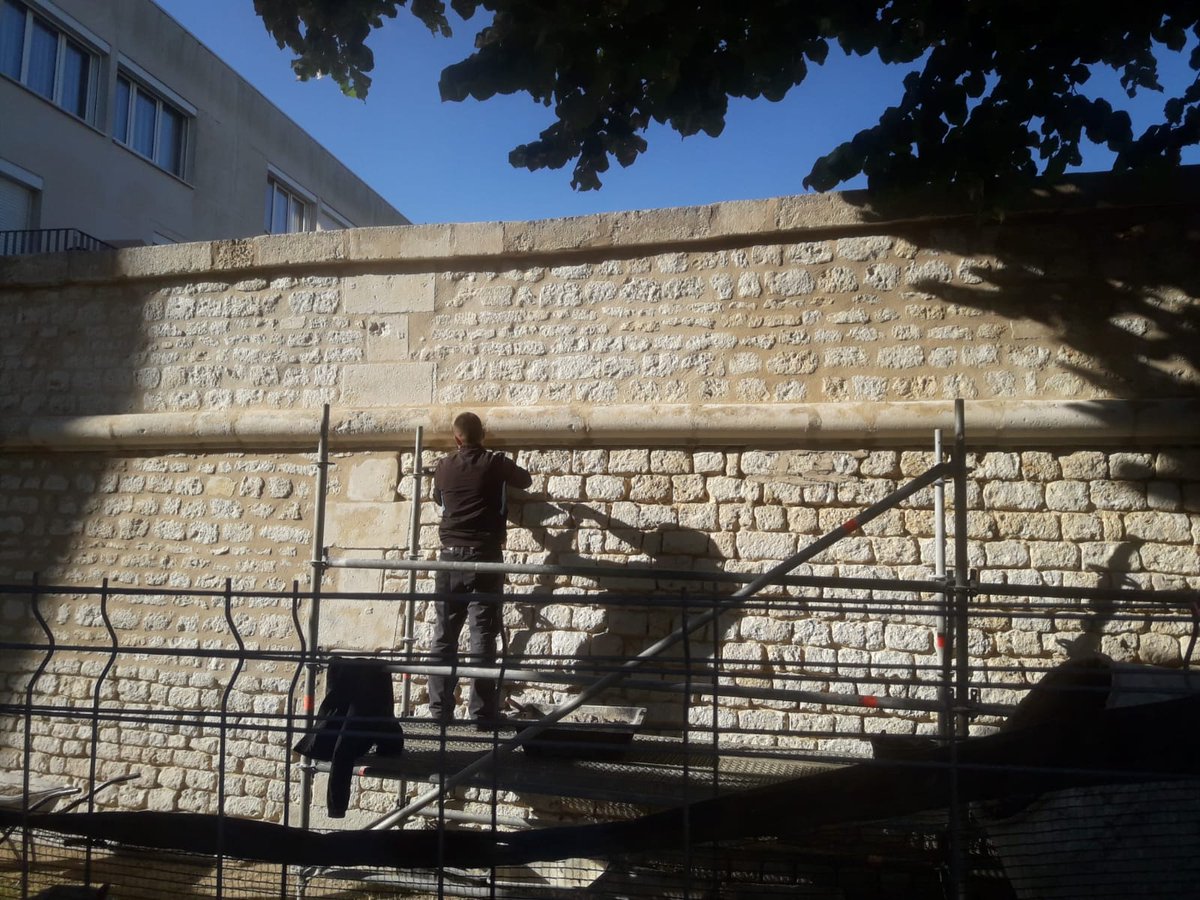 vivractif's tweet photo. Les remparts de #rochefort : le chantier de restauration touche à sa fin. #insertion #iae #RochefortOcean #charentemaritime #chantierinsertion https://t.co/t6IasyzDFA