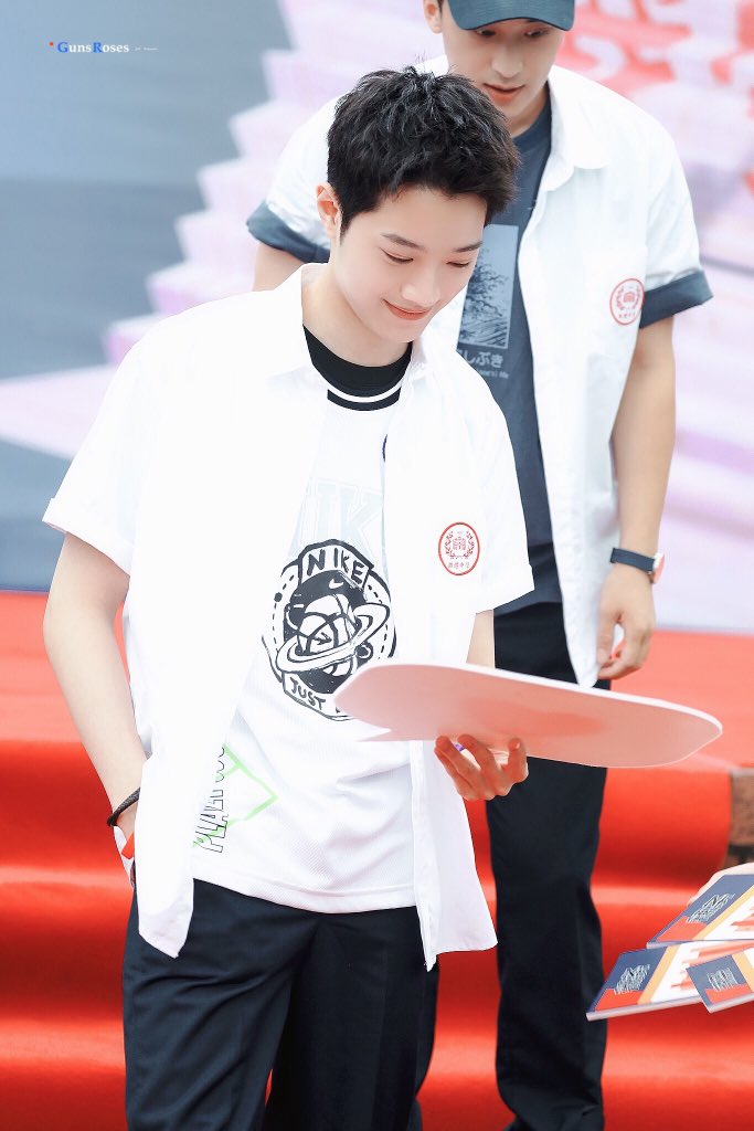 GunsRoses0923's tweet photo. 2020.06.22 HQ

Taipei Senior?
#赖冠霖 #라이관린 https://t.co/3Bv5pOr17V