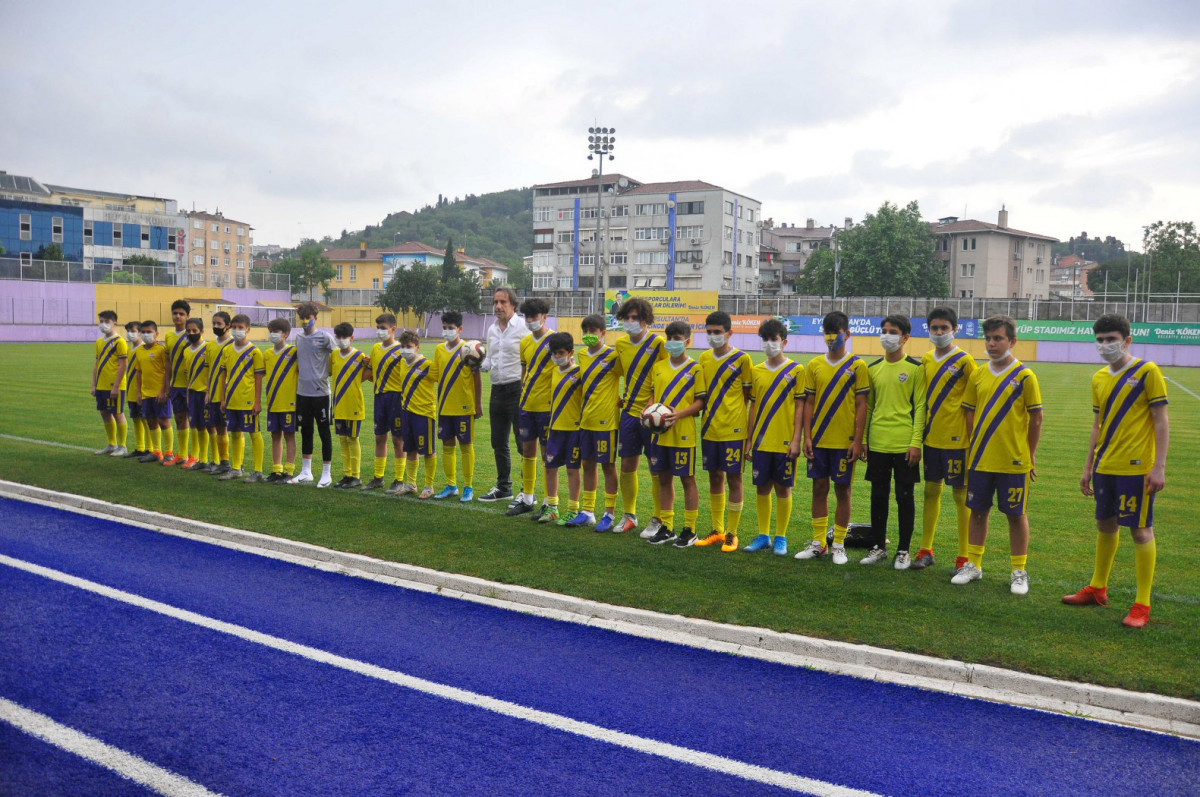 Террикон футбол и спорт украины. Де маилотос де байн.