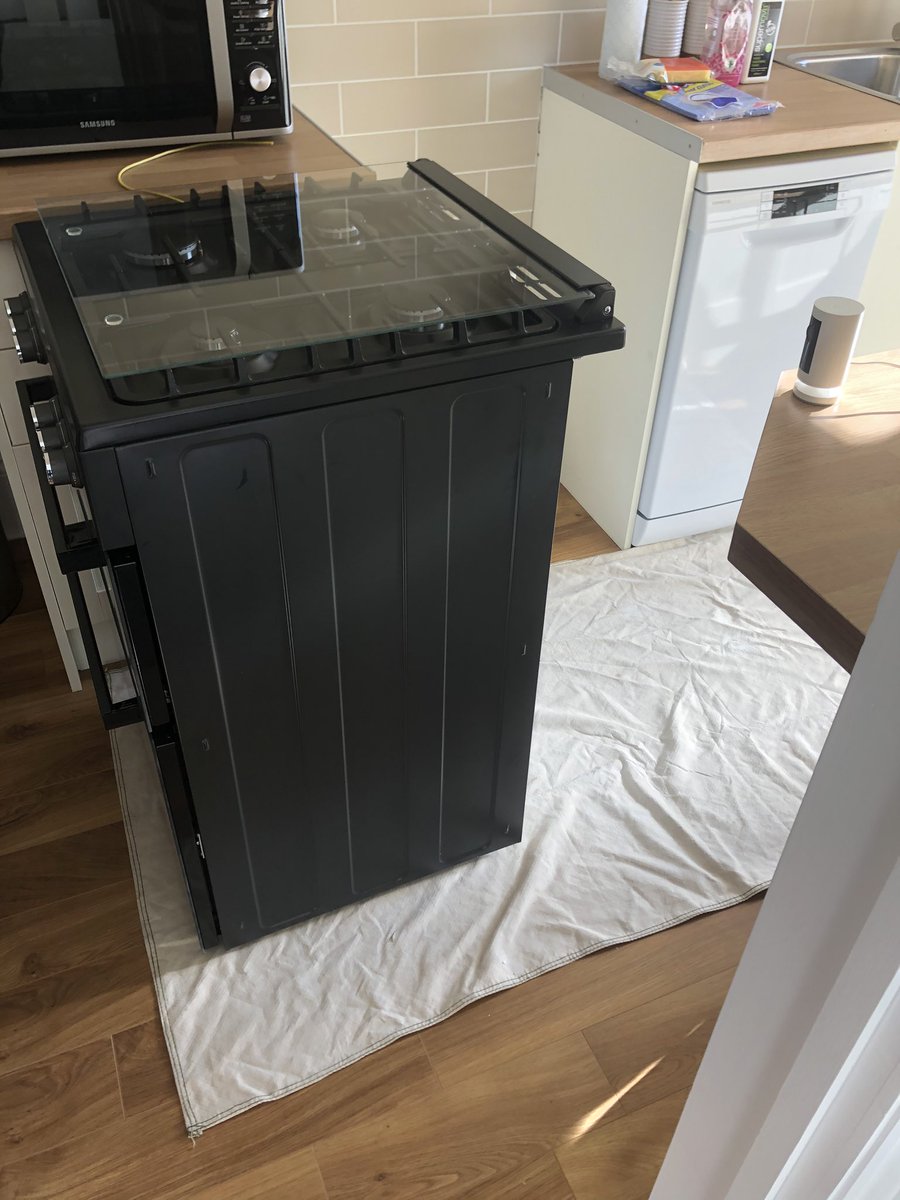 Starting off week with our GripperCloth’s down. New Wood Flooring, fitting cooker, cannot afford to scratch the floor! No worries with “ GripperCloth” down, traction beads form cushion to the Flooring! Be Safe Not Sorry!
GripperCloth the Ultimate Dust Sheets.
Let’s “ Get A Grip”