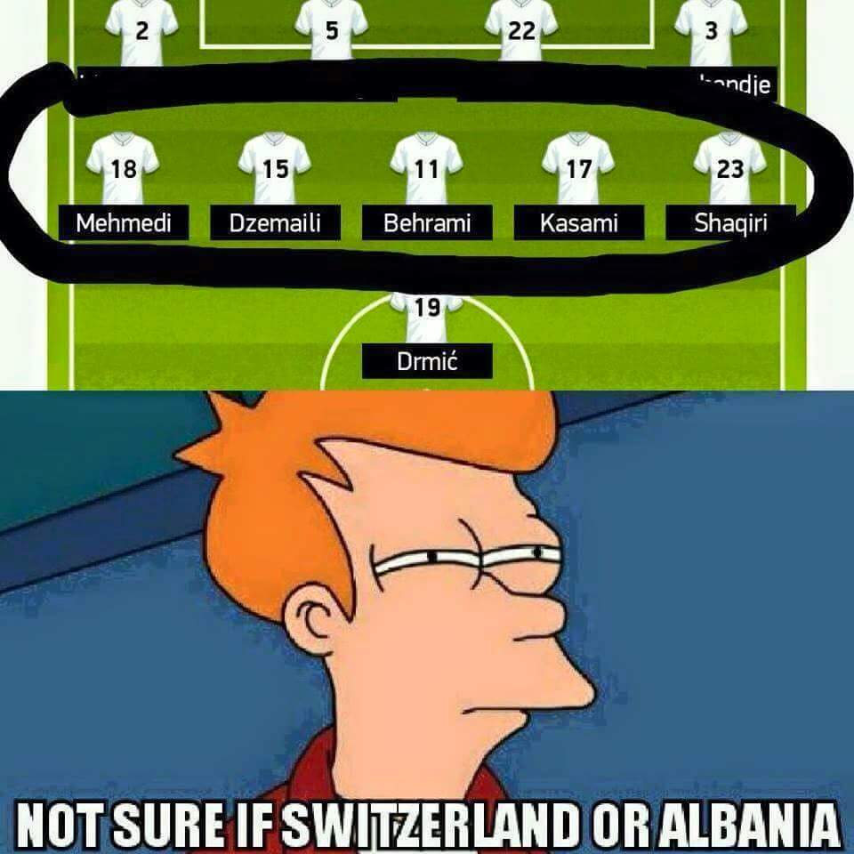 Avant de poursuivre, il est important de bien cerner le contexte du match. Il y a une grosse communauté albanaise en Suisse. Et donc, il y a bcp d'albanophones qui jouent dans l'équipe de Suisse. Le Kosovo est parfois considéré dans les journaux suisses comme le 27ème canton.