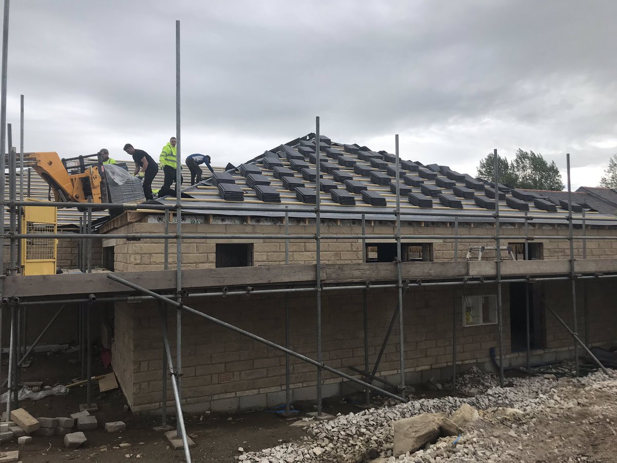 4102Lodge's tweet photo. #BuildingUpdate  News Flash! The building is now watertight! You can also see the Tilers busy on the roof laying out the tiles, so later today we’ll@see yet another change in appearance, looking more and more like a finished product each day @WYFreemasons @GLofMMM @gilkirke https://t.co/0opB1mkZfa