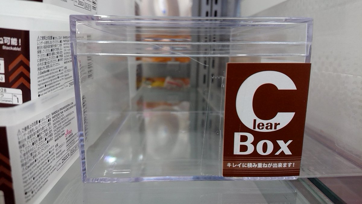 Yuuki キスマイアクスタケース として 話題になっているこちらの2つ ダイソーさんとキャンドゥさんのものなんだけど 大きさが同じで気になって調べてみたら ラベルが少し違うだけで 全く同じ商品でした 左 ダイソー 右 キャンドゥ キスマイ