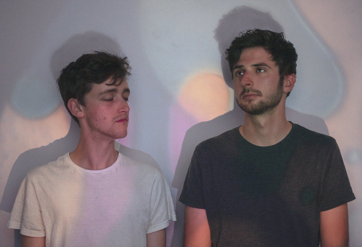 #KitsuneSingle | Summer is here, and so is <a href="/aforestduo/">Aforest</a>' song ‘Seasons’. This retro pop song carried by a bouncing bass line is smooth and groovy at the same time, and will leave you with a disco aftertaste!
-
Listen now 👉 kitsune.lnk.to/playlist
-
Photo by Chloe Russell