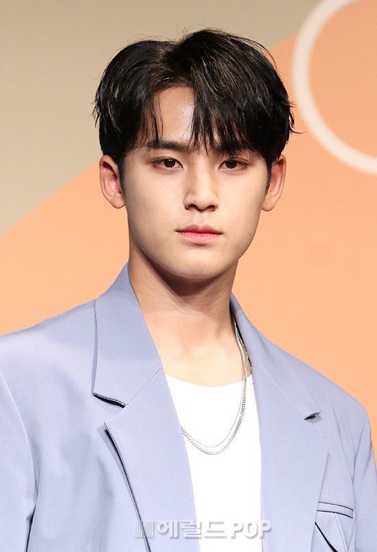 AprSunflower_MG's tweet photo. Unrealistic handsomeness of Mingyu in press photos😭😱🔥@pledis_17 
 
#세븐틴  #SEVENTEEN 
#헹가래  #Henggarae 
#Left_n_Right
#Mingyu #민규
#올여름엔_세븐틴과_LeftnRight
#SEVENTEEN_LeftnRight https://t.co/yZNd3FFLkP