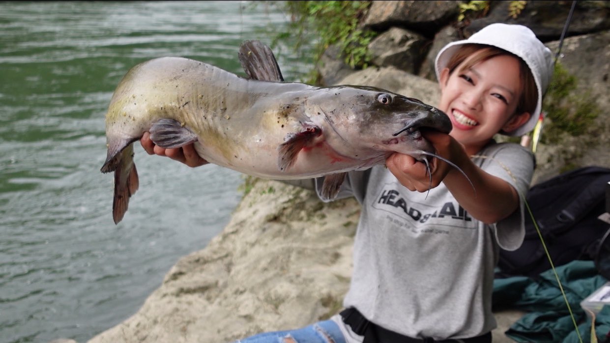 マルコス 釣り名人への道 何の迷いもない私の嬉しい顔 笑 ナマズかっこいい ビワコオオナマズにネパールのグーンシュ アマゾン川のピライーバ まだまだ色々な種類がいる 怪魚釣りまくりたい 釣り 怪魚 怪魚ハンター マルコス