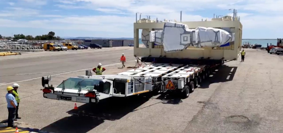 UMFMarseilleFos's tweet photo. [OPERATION ITER] 

Another one for ITER 💪

Unloading and roro loading the third toroidal field coil. 
TF13 with a total weigh of 415Ts, was manufactured in Japan and arrived in France last weekend. 

#umf #gpmm #heavylift #breakbulk #portterminal #thlg #Iterproject #projectcargo https://t.co/btKrgi5QIr