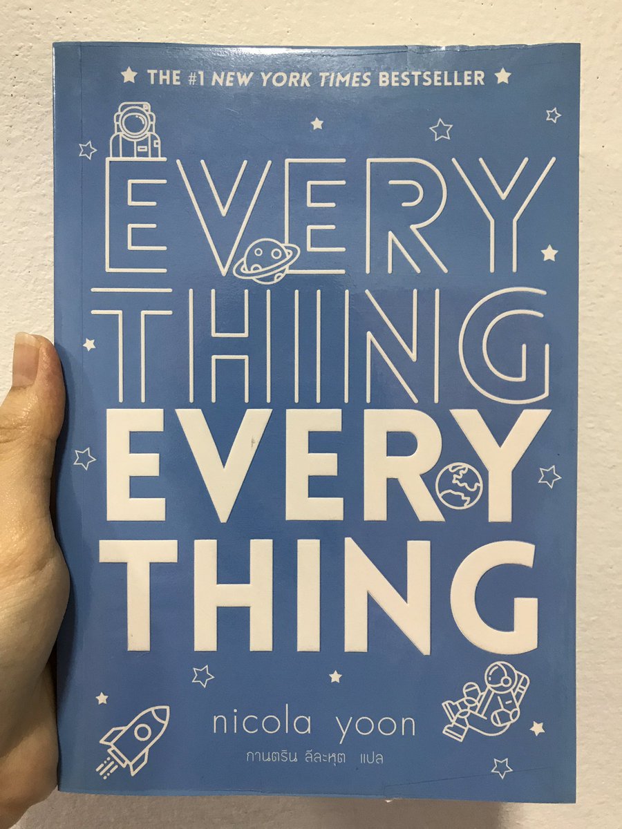 booksell12's tweet photo. #everythingeverthing เล่มนี้ห่อปกใส แต่มีตำหนินิดเดียวตรงสันปกหนังสือ(เลื่อนดู) ข้างในหนังสือสภาพใหม่! 250บาทรวมส่ง♡(จากราคาปก299฿)เล่มค่อนข้างหนา สนใจ DM มาสอบได้เลยนะคะ #หนังสือดีบอกต่อ #ตามหาหนังสือ #แนะนำหนังสือ #นิยายแปล #นิยาย #หนังสือสภาพดี #ขายหนังสือ #หนังสือมือหนึ่ง https://t.co/wYqAAFIdUl