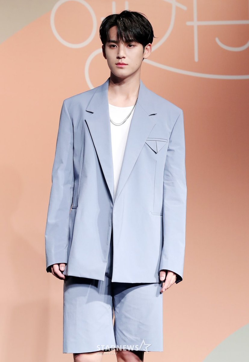 AprSunflower_MG's tweet photo. MINGYU THE VISUAL GOD 👑
@pledis_17 

#세븐틴  #SEVENTEEN 
#헹가래  #Henggarae 
#Left_n_Right 
#Mingyu #민규
#올여름엔_세븐틴과_LeftnRight
#SEVENTEEN_LeftnRight https://t.co/l2fewnq72a