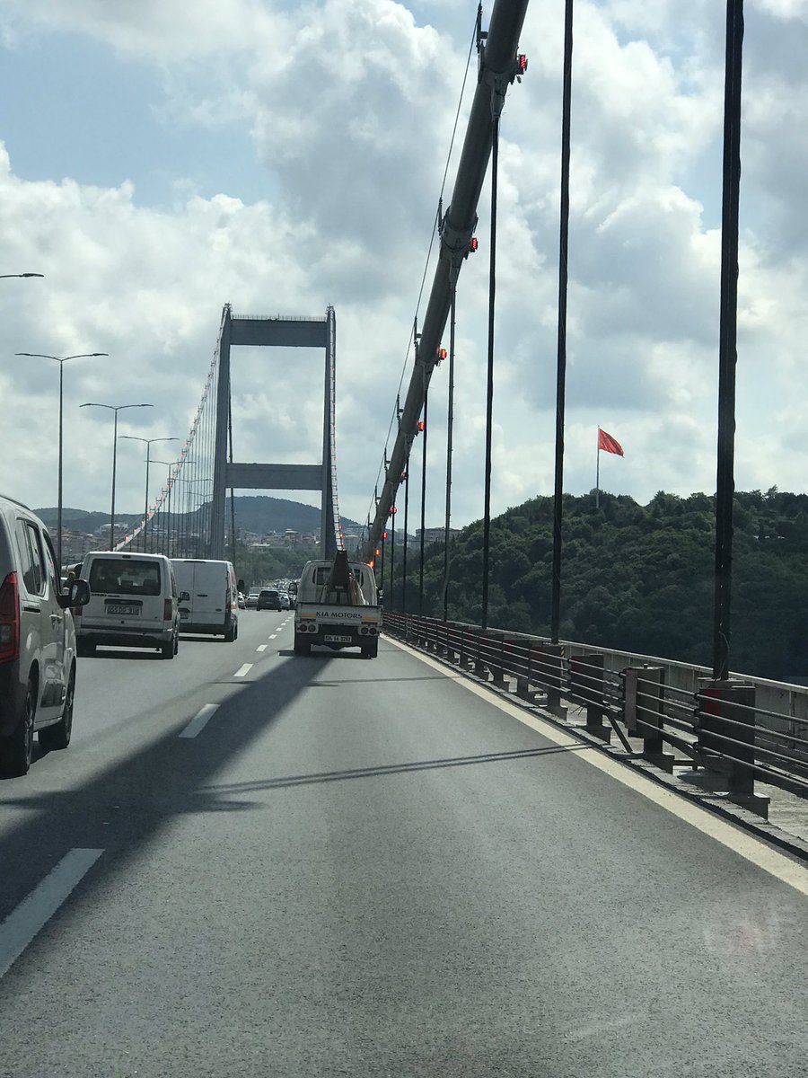 Köprünün ışıklarını açık unutmuşsunuz.<a href="/ekrem_imamoglu/">Ekrem İmamoğlu</a> <a href="/KarayollariGM/">Karayolları Genel Müdürlüğü</a>