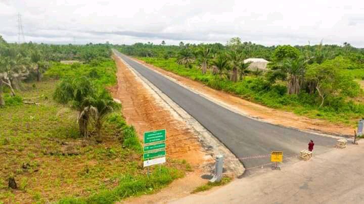 Hasaola's tweet photo. @DeCatalyst4 @RotimiAkeredolu @BabajideOtitoju @TVCconnect Mr Governor might want to reply with this their propaganda picture https://t.co/oDC4w4XKCH