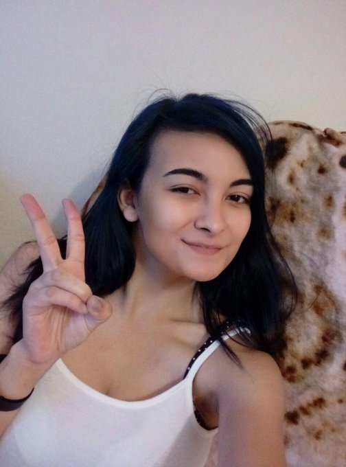 Первое фото после переезда) Жду на стримах, котятки:з https://t.co/F6NYizbS4g