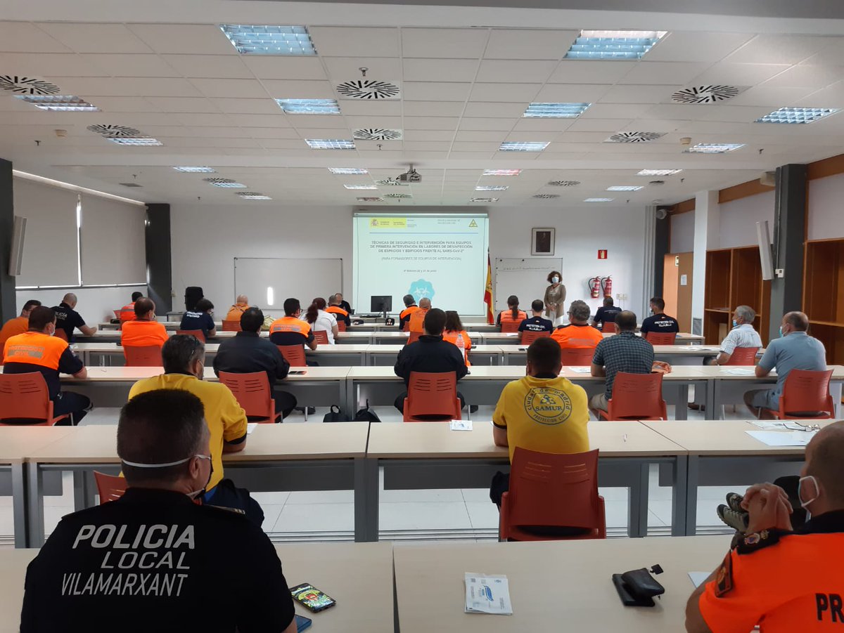 proteccioncivil's tweet photo. Nueva edición del curso TÉCNICAS DE SEGURIDAD E INTERVENCIÓN PARA EQUIPOS DE PRIMERA INTERVENCIÓN EN LABORES DE DESINFECCIÓN DE ESPACIOS Y EDIFICIOS FRENTE AL #COVID19 dirigido a Técnicos Municipales, Policías Locales y Jefes de Agrupaciones de Protección Civil, en nuestra #ENPC https://t.co/FccWMGxCfI