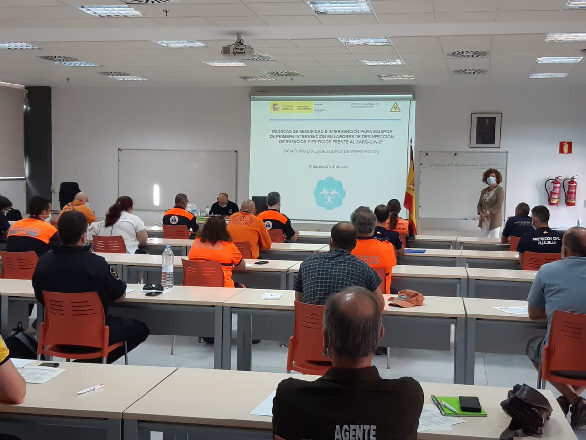 proteccioncivil's tweet photo. Nueva edición del curso TÉCNICAS DE SEGURIDAD E INTERVENCIÓN PARA EQUIPOS DE PRIMERA INTERVENCIÓN EN LABORES DE DESINFECCIÓN DE ESPACIOS Y EDIFICIOS FRENTE AL #COVID19 dirigido a Técnicos Municipales, Policías Locales y Jefes de Agrupaciones de Protección Civil, en nuestra #ENPC https://t.co/FccWMGxCfI