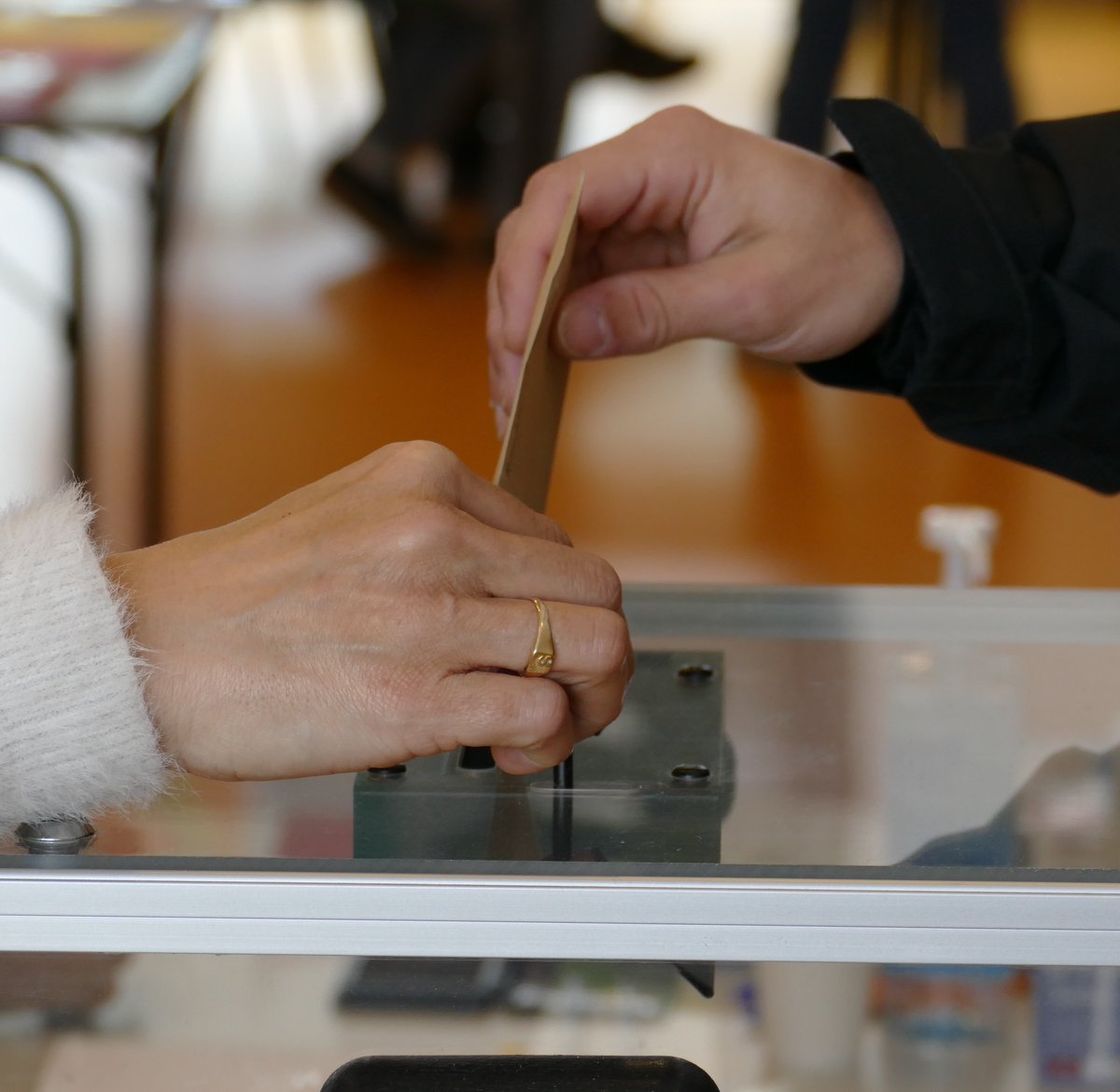 VilledeChallans's tweet photo. #Élections #municipales Dimanche 28 juin, on vote de 8h à 18h ! Tout savoir sur les mesures d'hygiène et de distanciation physique mises en place pour le scrutin : https://t.co/BHYkKyRmxl #challans #municipales2020 https://t.co/8tiZLQHJhe