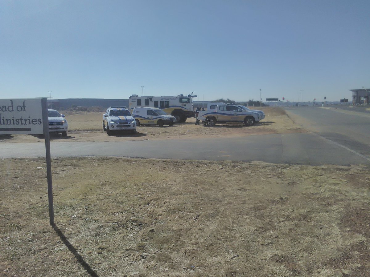 arthurloccomot's tweet photo. @TrafficRTMC @budgetins @miwayinsurance @SantamInsurance @CtuTaxi @Discovery @GovernmentZA @KingPriceIns @Savrala @MbalulaFikile @SAPoliceService They called public orderly police on the youth that simply need feedback on posts the applied in 2017. New members arrived at college apparently they are relatives of RTMC officials. We are aware of nepotism and dare to challenge you on those new members while others wait https://t.co/zdm2oxUCKP