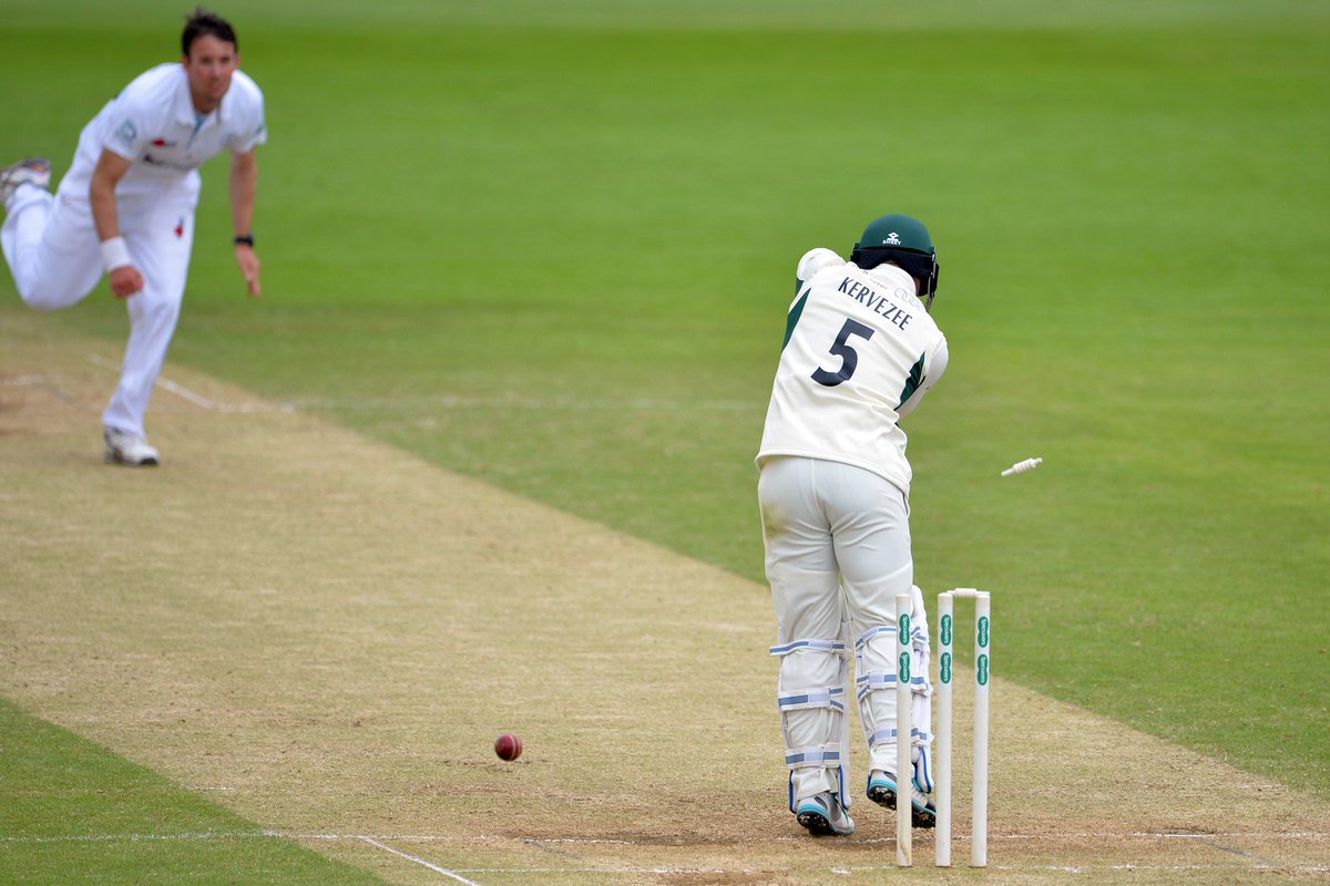 dgriffinpix's tweet photo. On This Day in 2016 on day 3 of the @DerbyshireCCC v Worcestershire match at Derby, @Cotts1993 took 4-28 and @apalladino28 4-32... https://t.co/VFWZTC0RIb