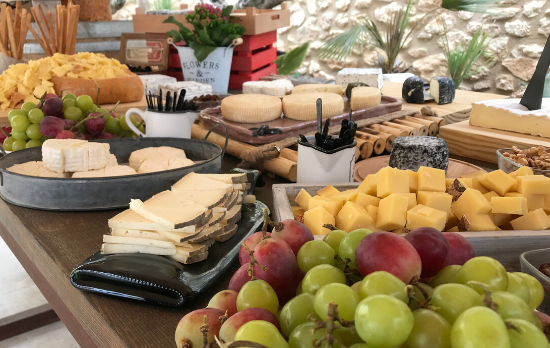 xerigots's tweet image. A la revetlla de Sant Joan, què et sembla tenir el raconet dels formatges?
Fins les 12h tens temps per comprar-la i rebre-la demà, que a més porta una pissarra perquè els posis ben bonics a taula.
Afanya't! 
xerigots.cat/botiga

#xerigotsacasa #formatgesivins #santjoan20