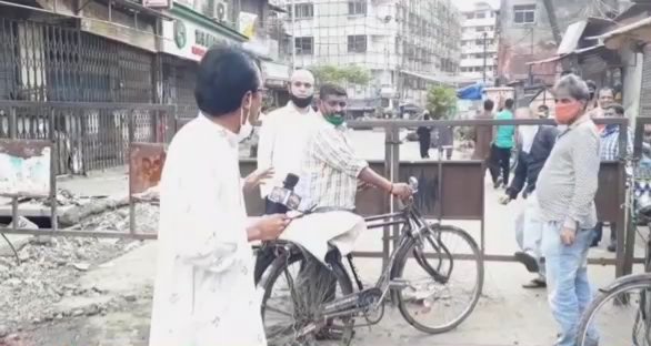 HasanSMulani's tweet photo. @TMCaTweetAway installed an unwanted Barricade at Rashid Compound entry road at Kausa from last 10 days. These barricades create problem for people &amp; increase risk of spreading #Covid19 as people touch and go.
@ThaneCityPolice 
@Info_Thane1 
@nareshmhaske https://t.co/2XsfRpXsLF